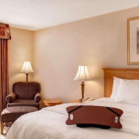 Hampton Inn & Suites Addison Eksteriør bilde