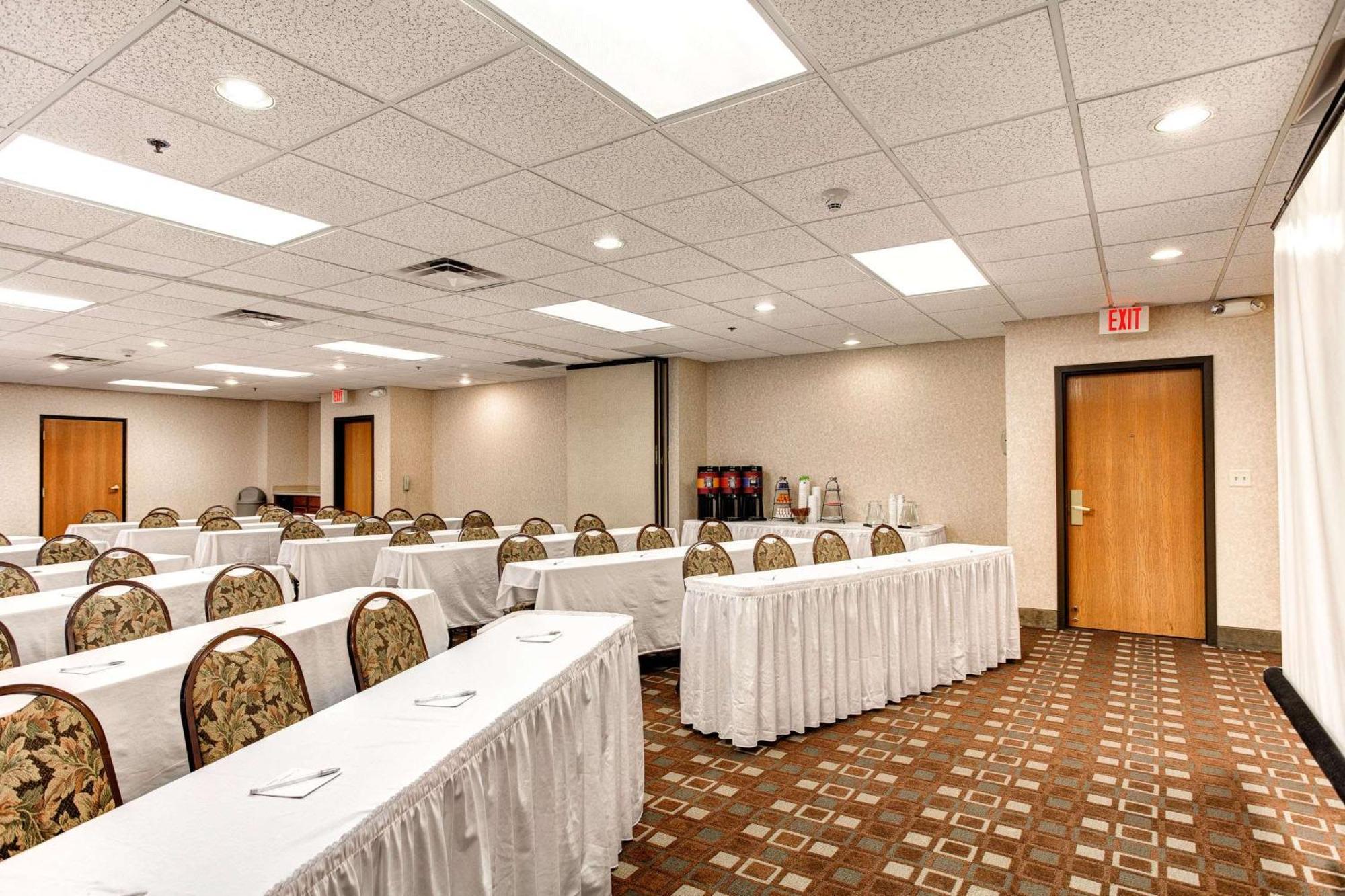 Hampton Inn & Suites Addison Eksteriør bilde