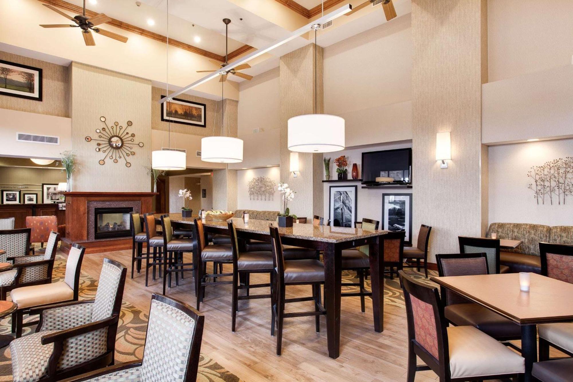 Hampton Inn & Suites Addison Eksteriør bilde