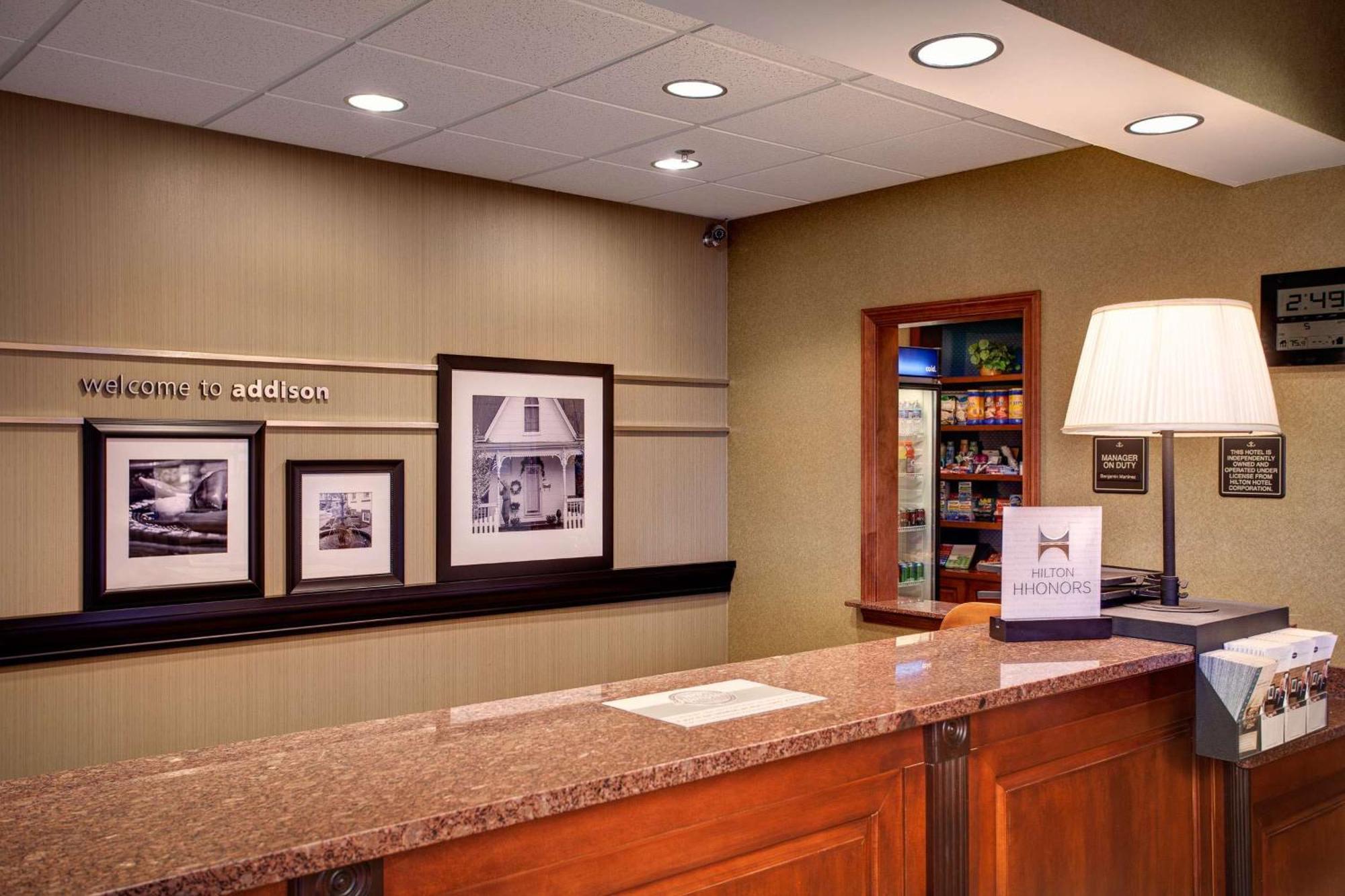 Hampton Inn & Suites Addison Eksteriør bilde