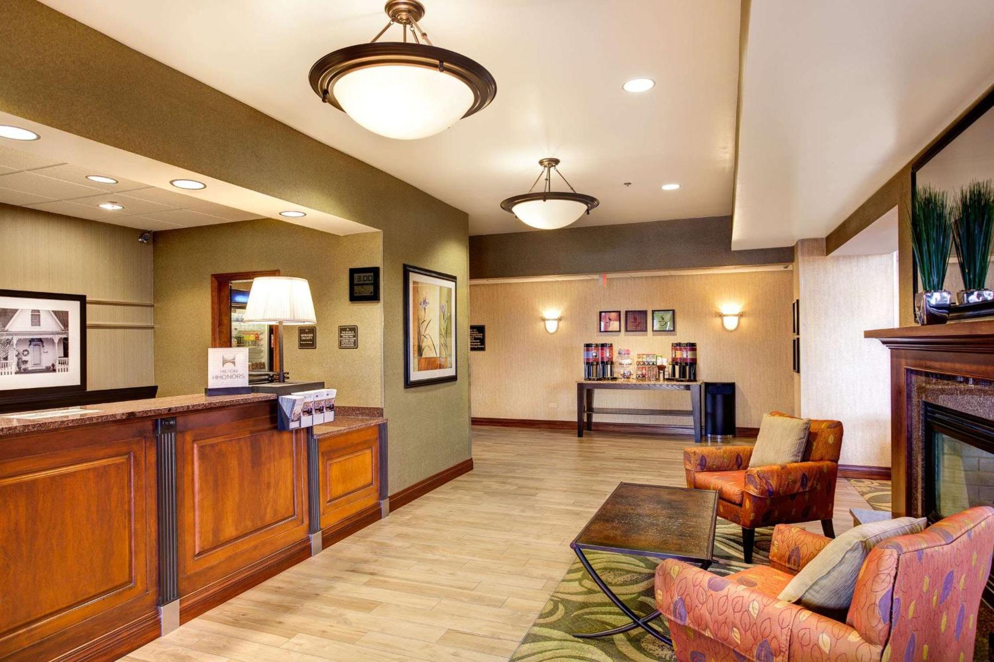 Hampton Inn & Suites Addison Eksteriør bilde