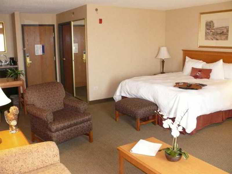 Hampton Inn & Suites Addison Rom bilde